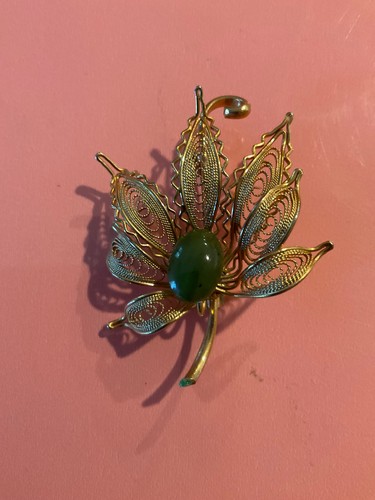 Vintage nephrite jade brooch - nephrite,
